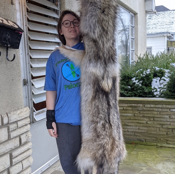 Rustic decor wolf wallhanger pelt - Picture 4 of 4